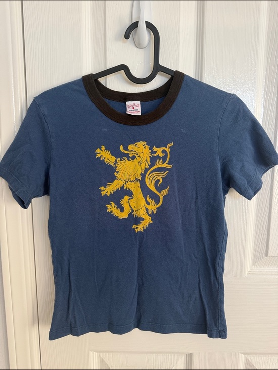 Lucky Brand Tops - Lucky brand women’s XS Graphic Tee with Gold Lion crest